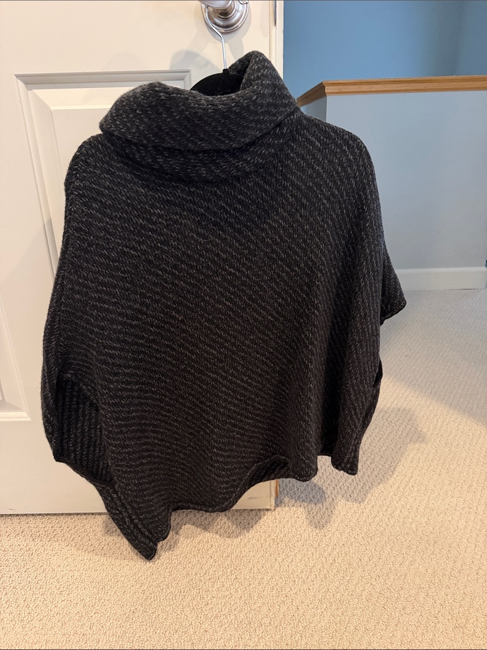 Joie poncho size small